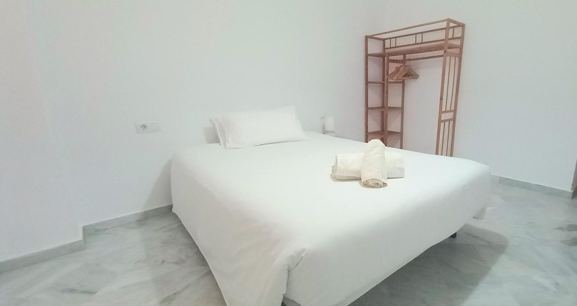 The 32 Apartment Bollullos de la Mitacion Luaran gambar