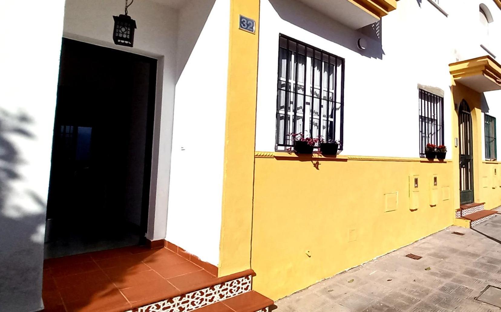 The 32 Apartment Bollullos de la Mitacion Luaran gambar